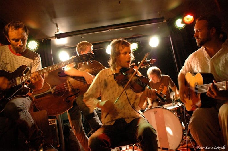 Olsen og Jensens Viseklubb: Kniv og Taffel «Tafler julen inn» på Osvald Pub