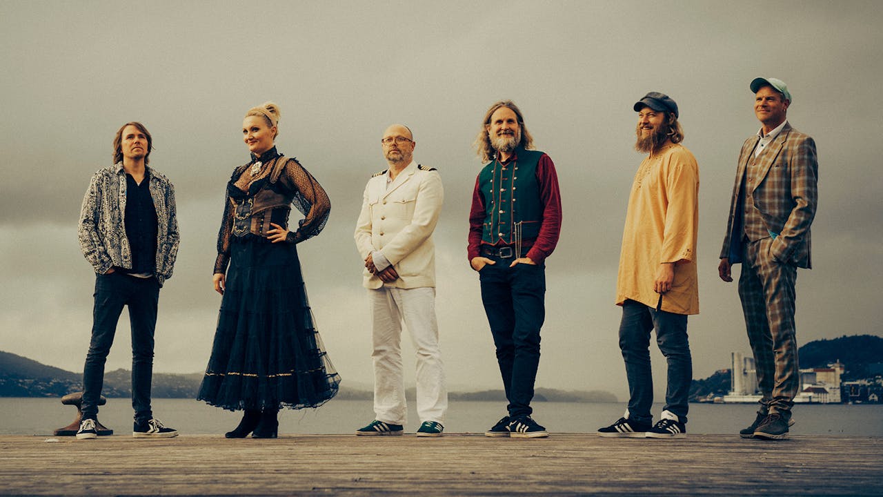 Plakat for Sigrid Moldestad med fullt band